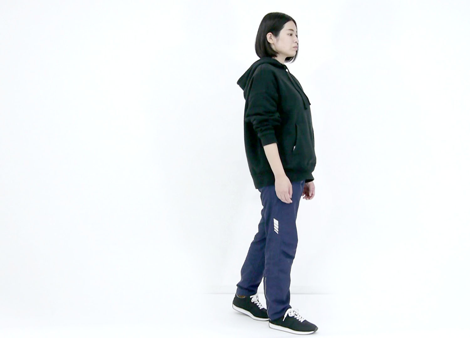 つぎは左足を前に出し、体重を乗せていきましょう。
