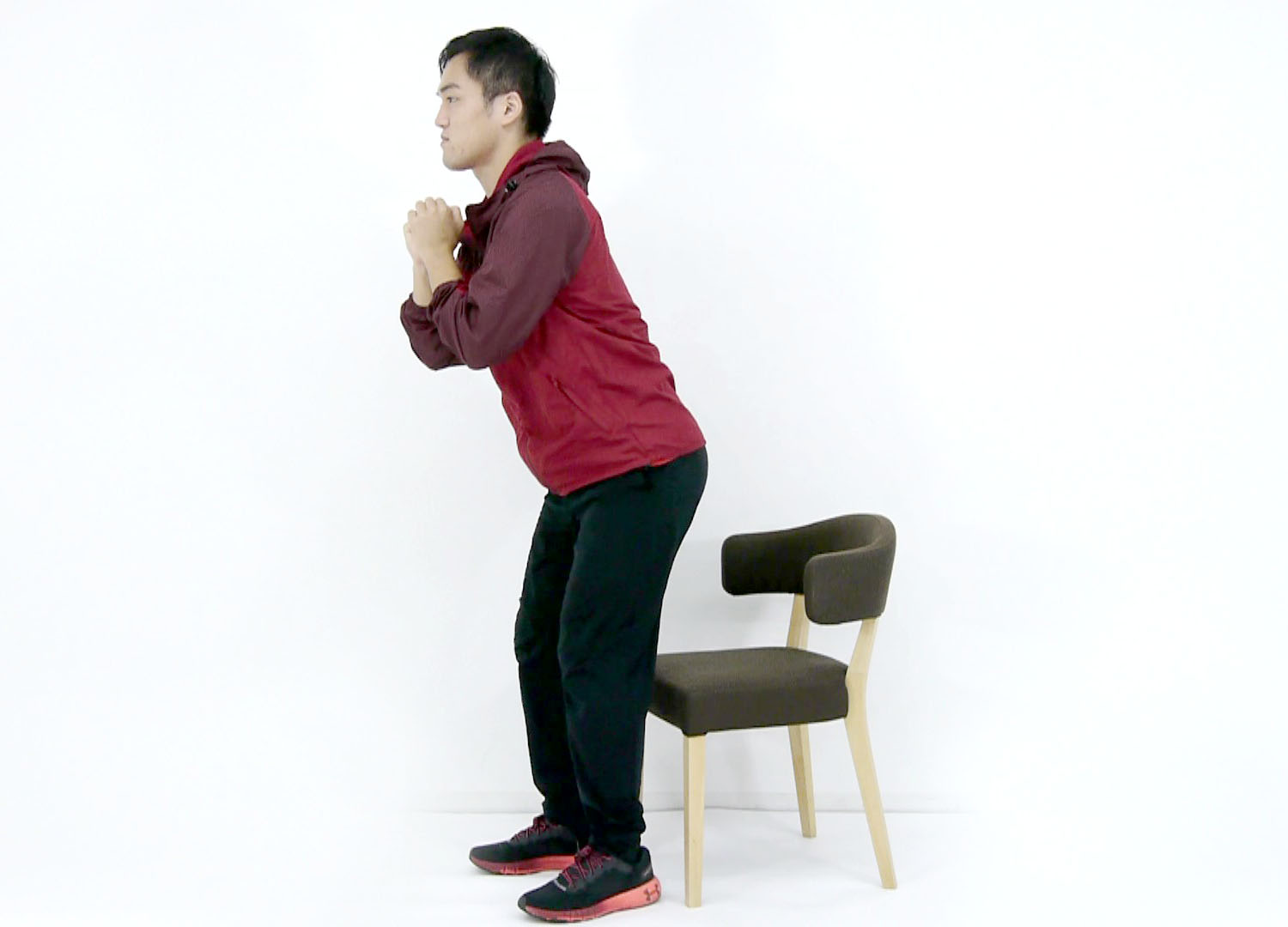 ゆっくり5秒ほどかけて立ちあがります。