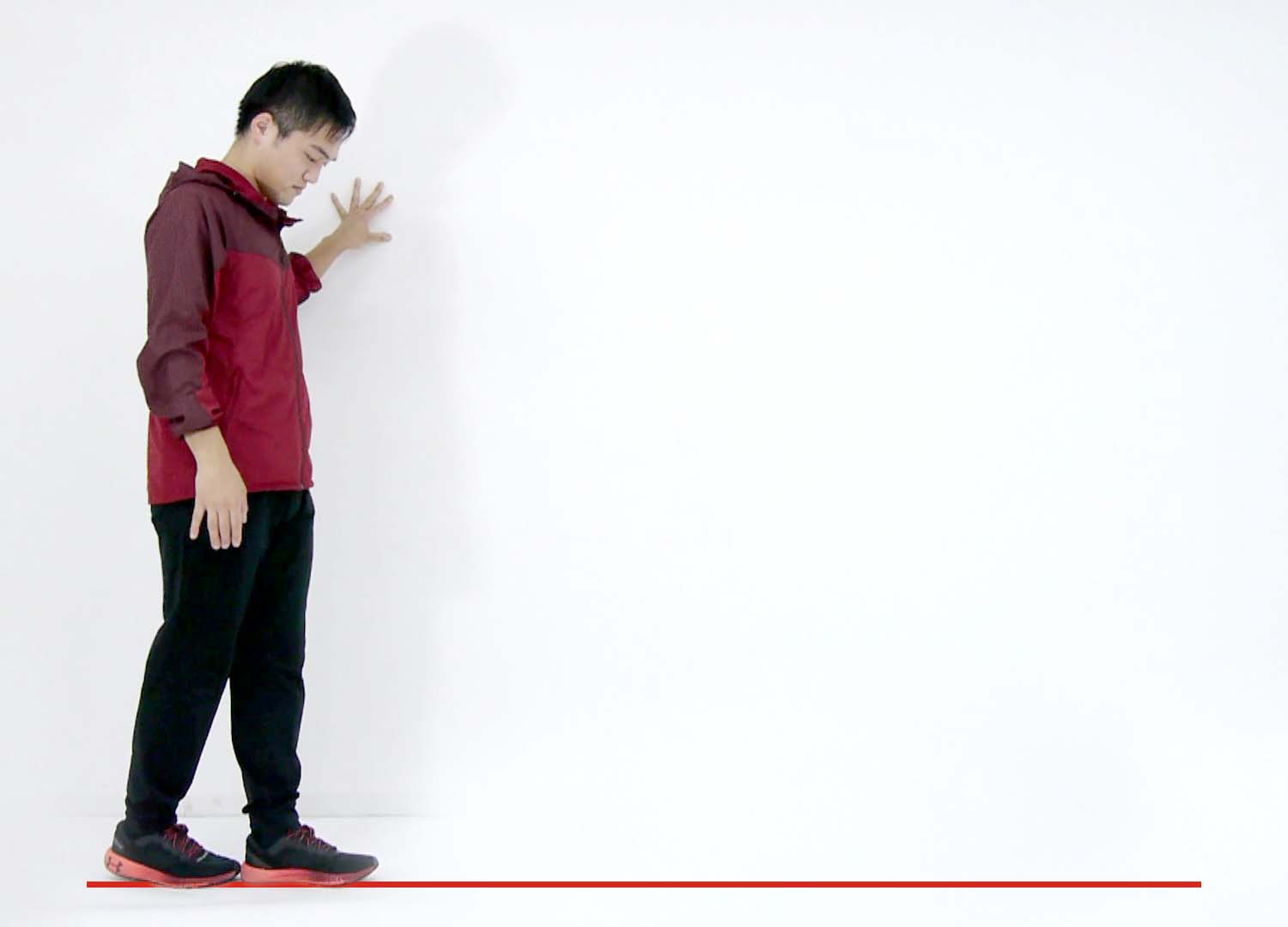 転倒の不安がある方は、壁・机や椅子などを支持して行いましょう。