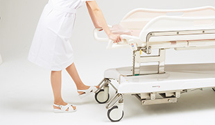 Four-wheel integrated locking casters.